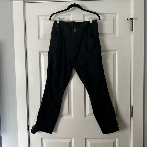 Kuhl Black Cargo Pants with Elastic Detail‎ - Picture 2 of 7